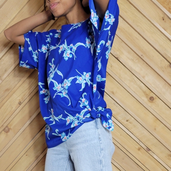 Vintage Hawaiian Blue Floral Top - Picture 5 of 10